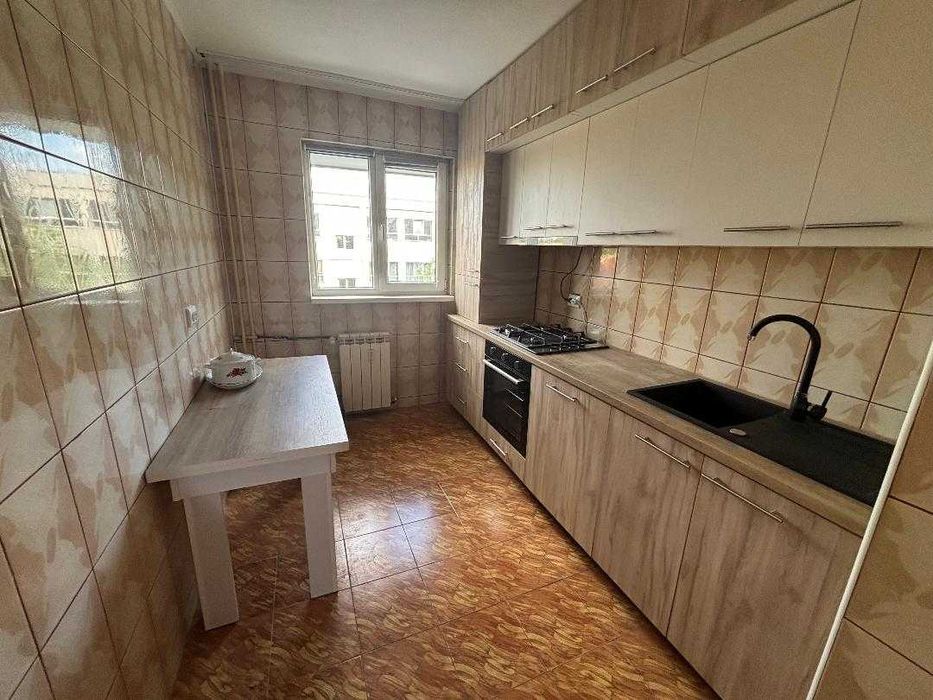 Mobilier la comanda din pal si lemn