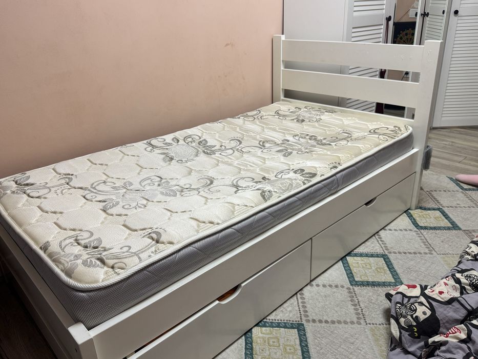 Продам кровать Икеа с матрасом 170х90
