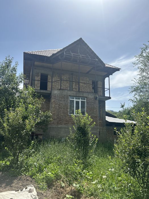 Продам 2х уровневый дом