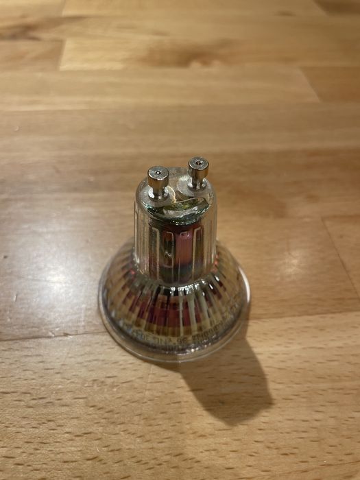 Vand 8 becuri led 2700K dimabil 6W 430 lumeni soclu GU10