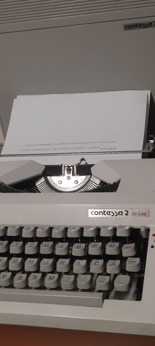 Mașină de scris Contessa de luxe impecabilă