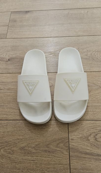 Оригинални летни чехли Guess