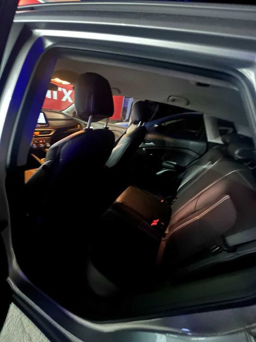 СРОЧНО ПРОДАМ Chevrolet Tracker, 2023 серый серебристый пробег 11000