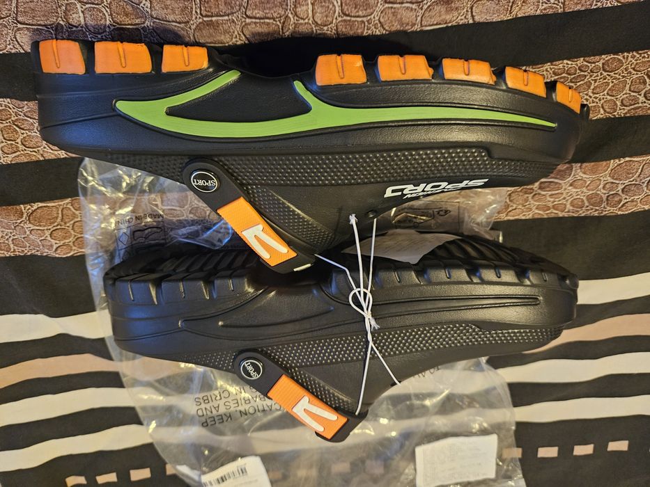 Мъжки чехли като CROCS