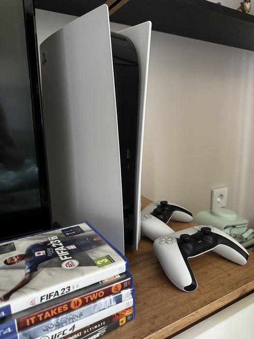 Срочно продам Playstation 5 / PS5