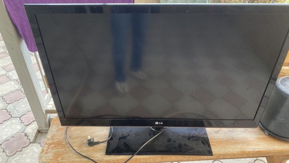 телевизор LG! В отличном состояний!