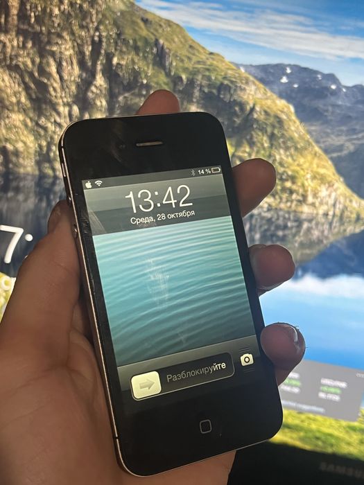 Продам iPhone 4S