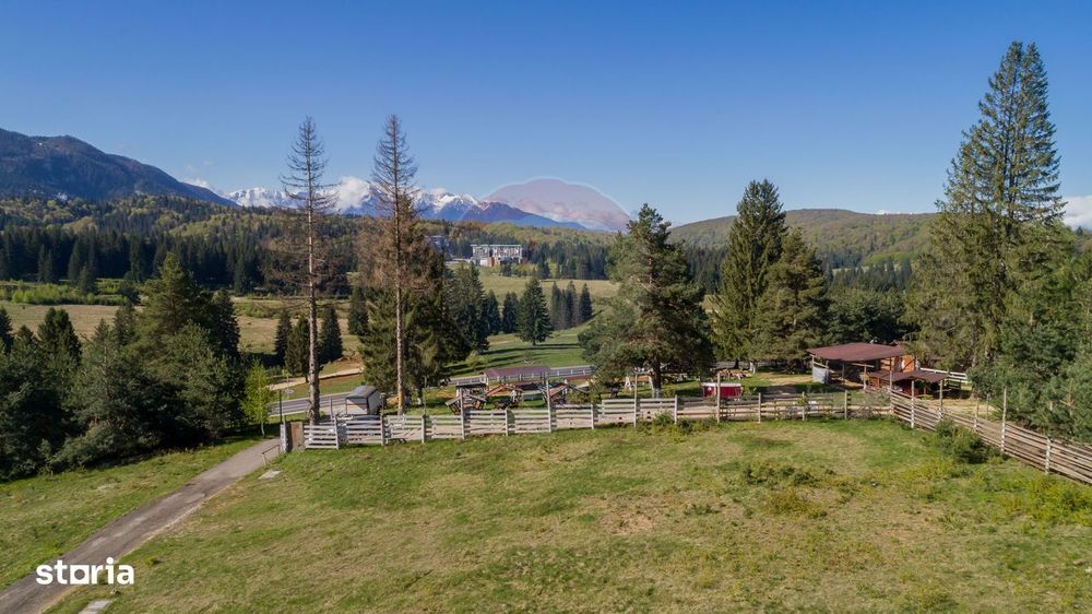 Poiana Brașov | teren cu panoramă largă către munți