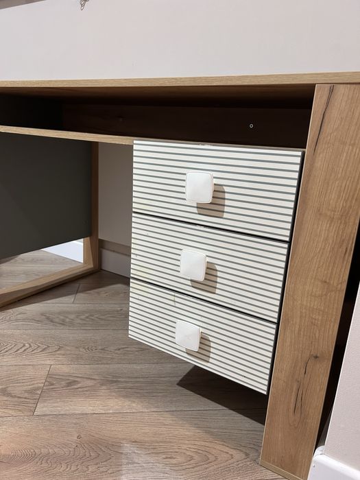 Продам письменный стол