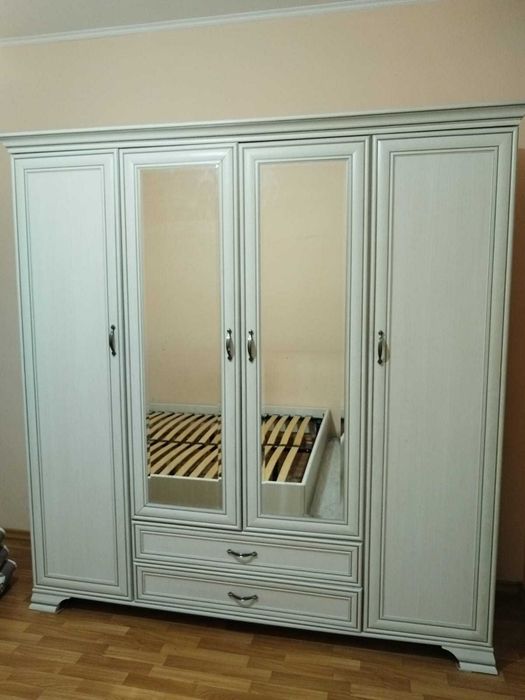 Продается шкаф Тиффани 4Д 2С.
