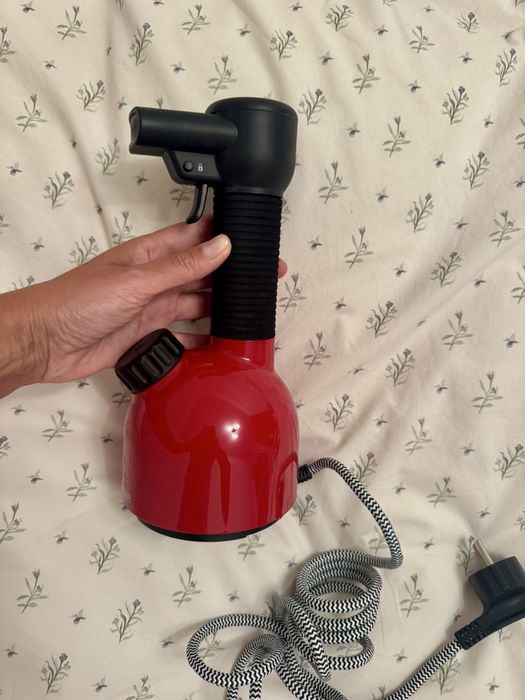 Продам ручной отпариватель Laurastar Iggi red