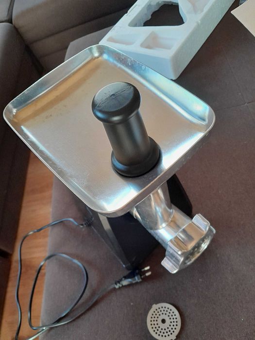 Masina de tocat electrica 1,3 kg/min 1600 W