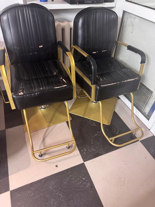 Продам кресло парикмахера