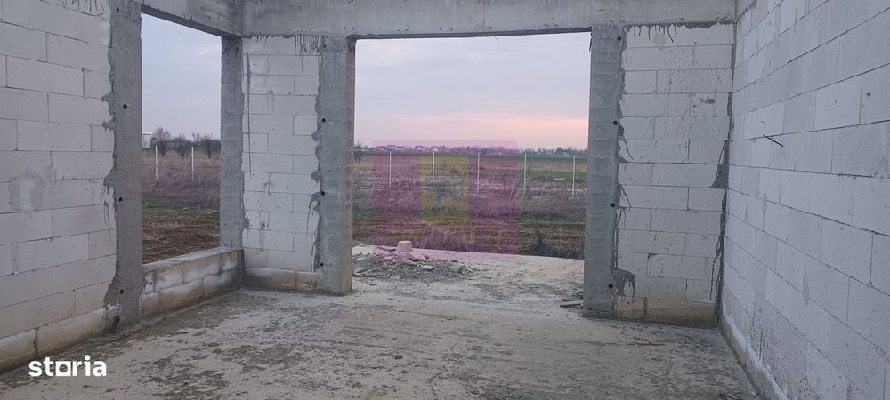 Săbăreni, casă la rosu 116 mp utili, curte 607 mp
