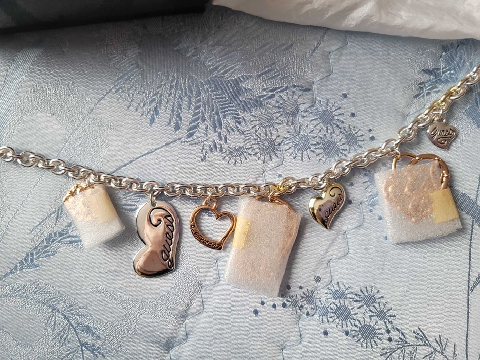 Guess чисто ново колие