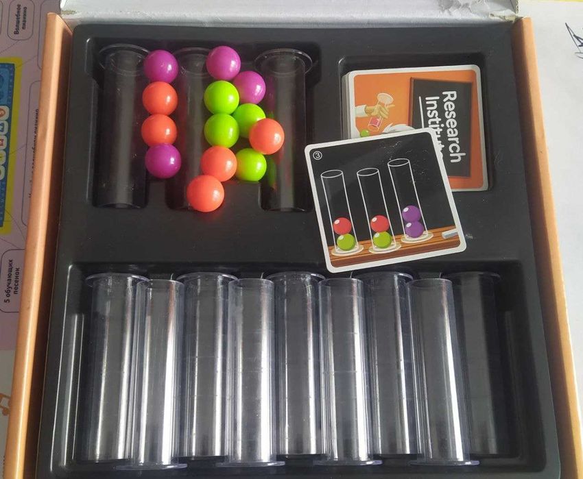 Игрушки и развивашки (есть на батарейках)