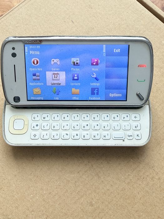 Vand Nokia N97 În stare bună decodat cu baterie în stare nouă originală și căști incluse