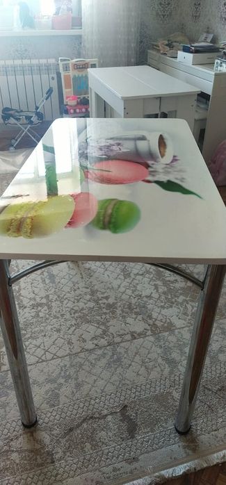 Продаём стол кухонный