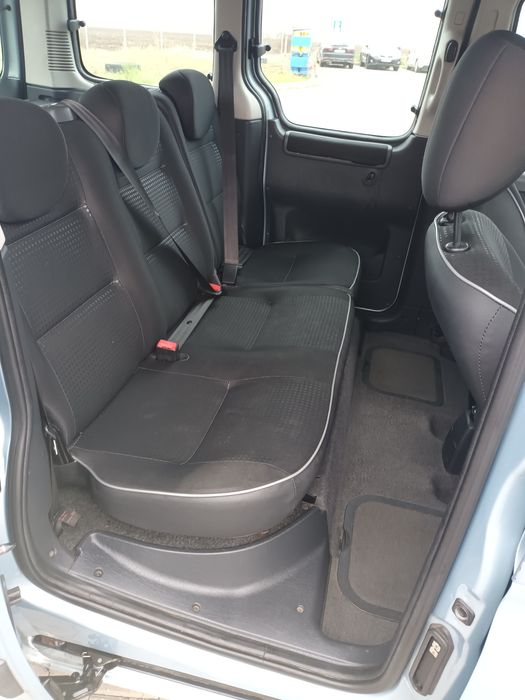 Peugeot Partner 5 locuri, benzina