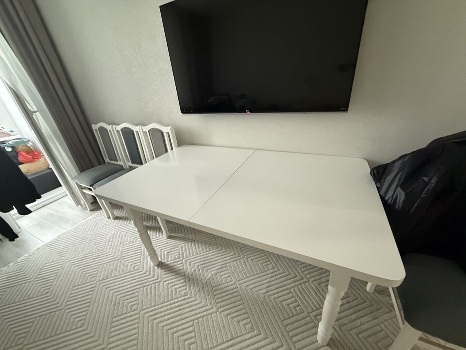 Стол со стульями