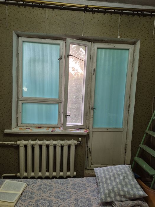 Деревянная рама и дверь