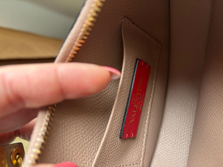 Valentino Garavani mini VLogo Signature Hobo bag ЧАНТА