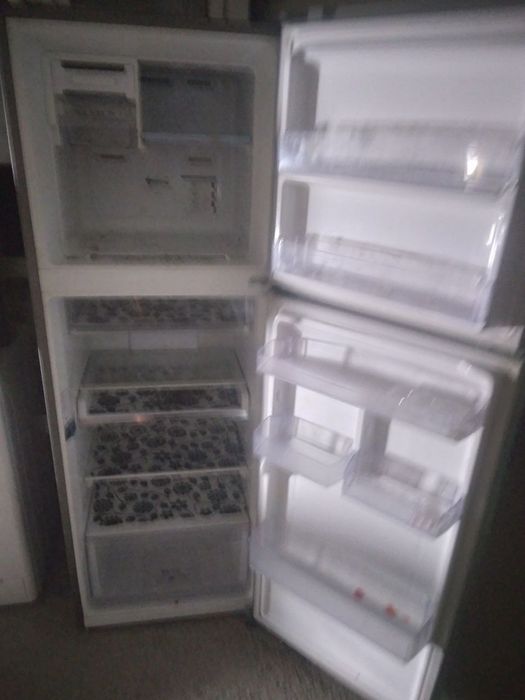 Холодильник Б/у  продаётся