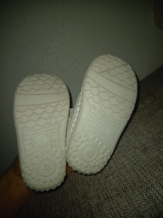 Продам детскую обувь