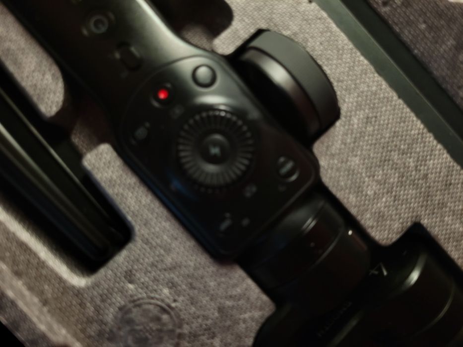 Продам стабилизатор Zhiyun Smooth 4