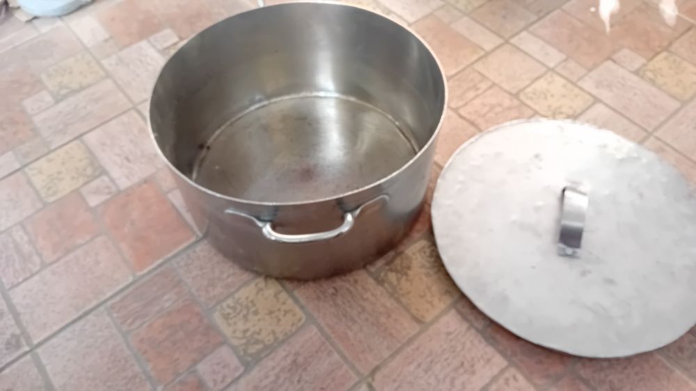 Голям  казан  неръждавейка