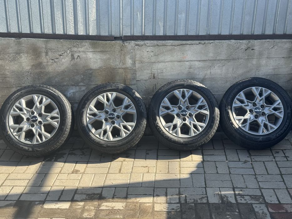 Комплект колес оригинальные диски Kia Ceed с зимними шинами