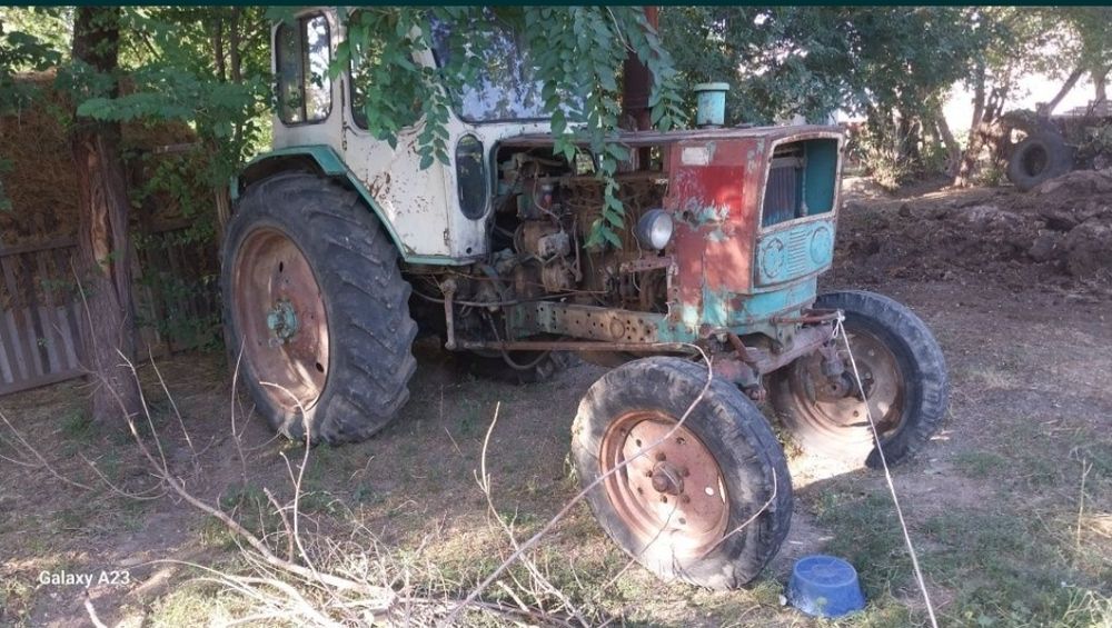 Трактор  ЮМЗ - 6