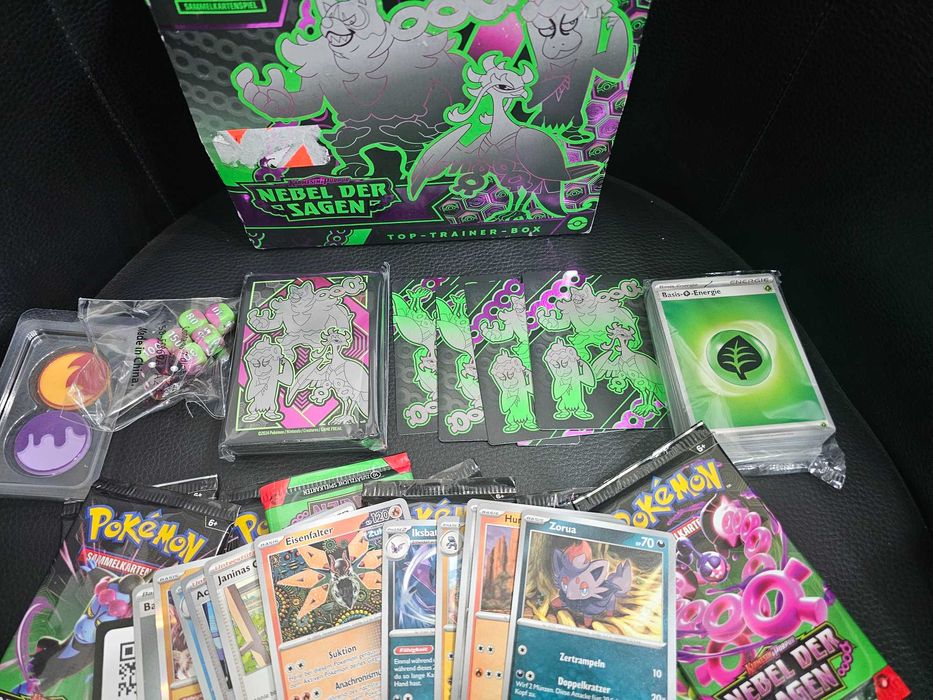 Покемон карти с кутия