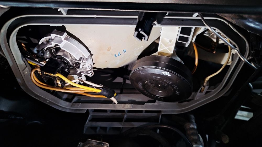 Фара мерседес 124