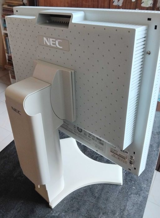 NEC MultiSync L195RW е 19″ (48 cm) LCD