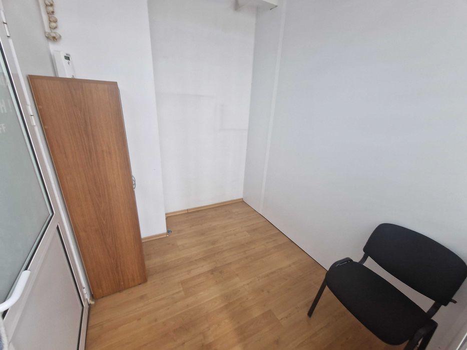 Дава се под наем Офис в Благоевград, Широк център - 380 кв.м за 1020 € - Снимка #1