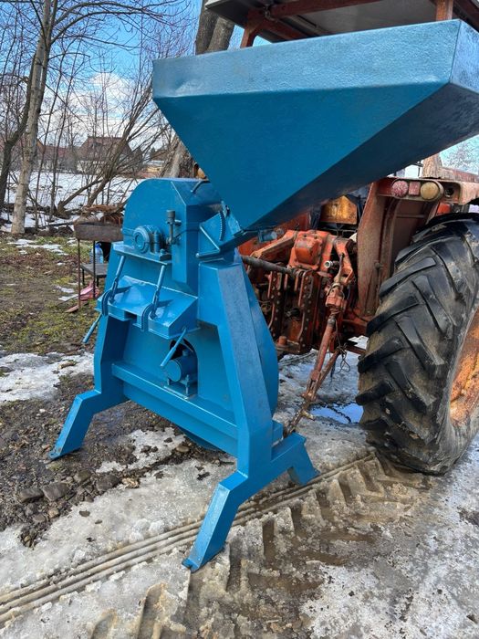 Moara cu ciocanele dupa tractor