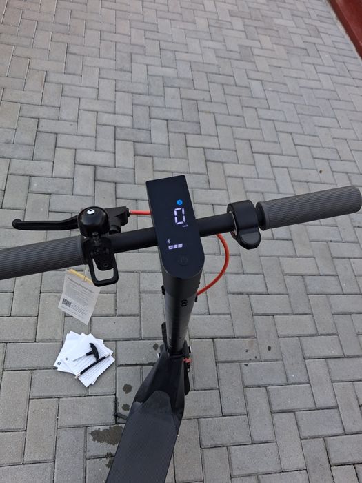 Vând trotineta Xiaomi Scooter 4 Lite (2and Gen)