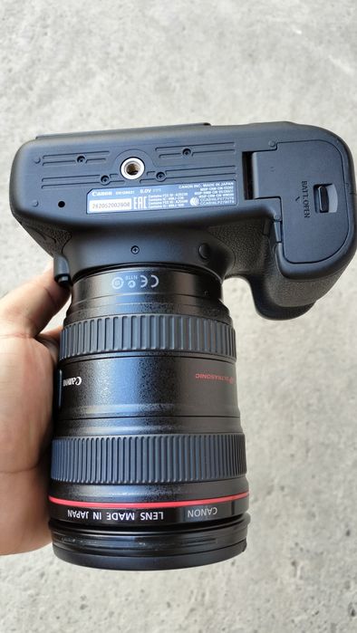 Yangi xolatda Canon 6d mark 2 sotiladi 24-105 f4 obektivi bilan