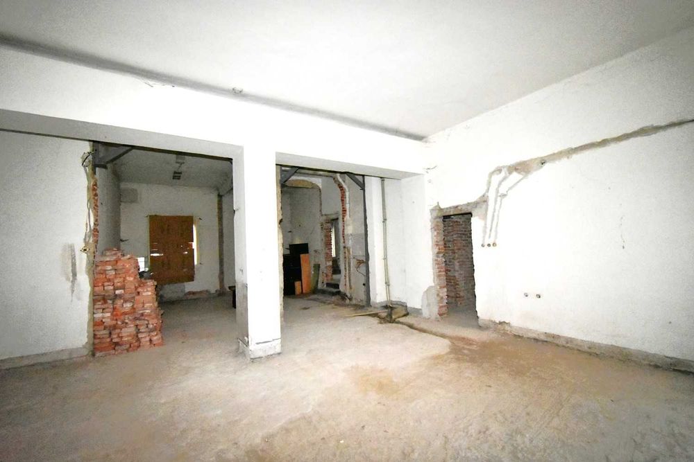 Търговско помещение в гр. Перник, идеален център