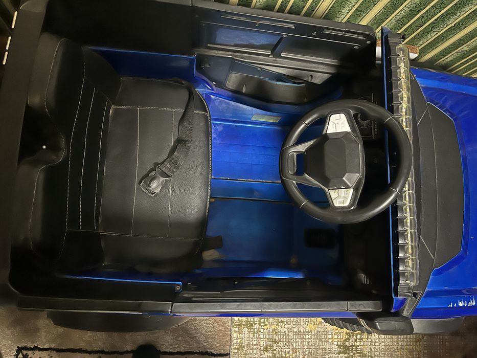 Детский электромобил сотилади!