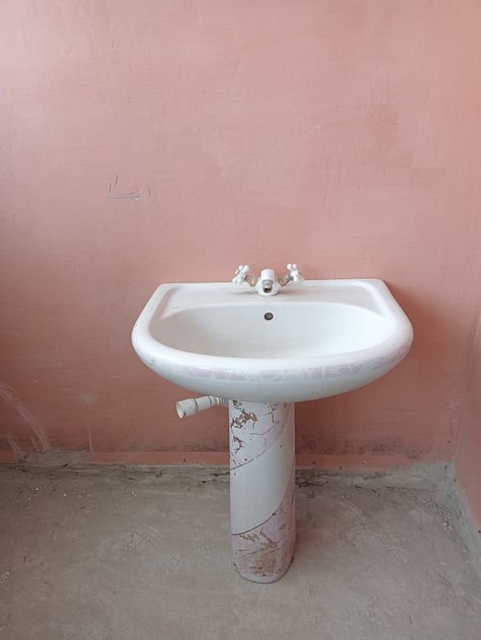 Продается б/у Аристон и раковина