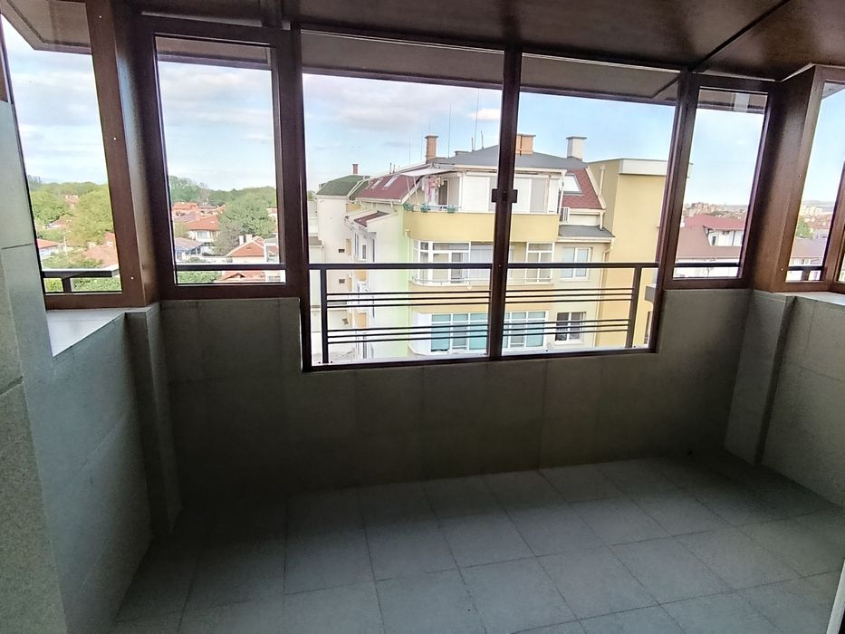 Апартамент в идеален център 100кв.м