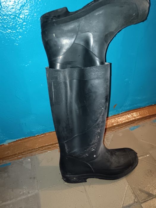 Продам резиновые сапоги советские