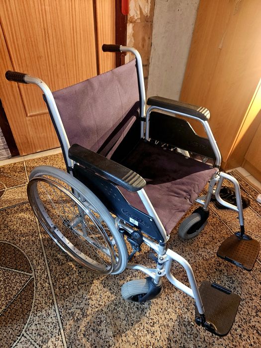Продам инвалидную коляску