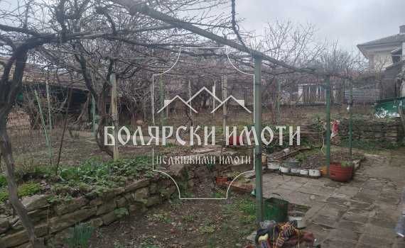 Къща с голям двор в Горна Оряховица