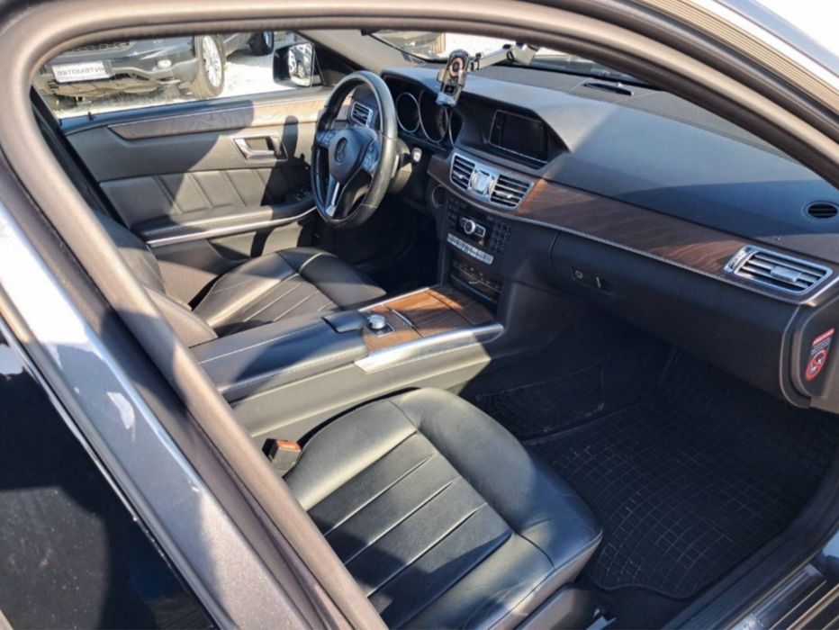 Mercedes-Benz E 220 9G-TRONIC