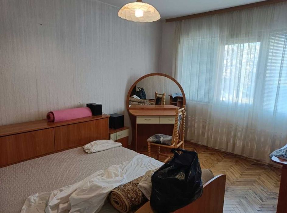 Отдава под наем обзаведена гарсониера в кв. Васил Левски