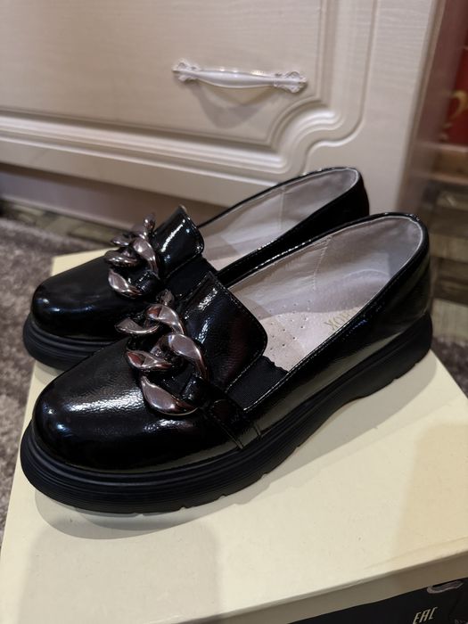 Продается туфли лоферы