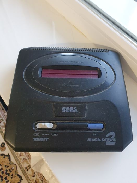 Sega Mega Drive 2 (16-bit) + блок питания + игры